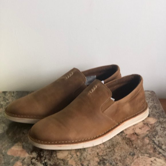 SOLD- BNWT MENS clarks slip on sneaker - Picture 1 of 4